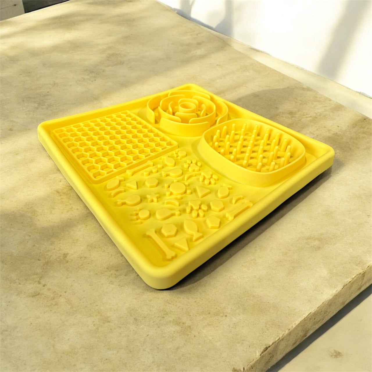 Square Slow Feeder – Large Collapsible Silicone for Cats & Dogs with Suction Cup